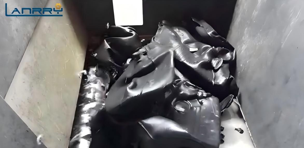 Broyeur à arbre unique pour le traitement des matériaux